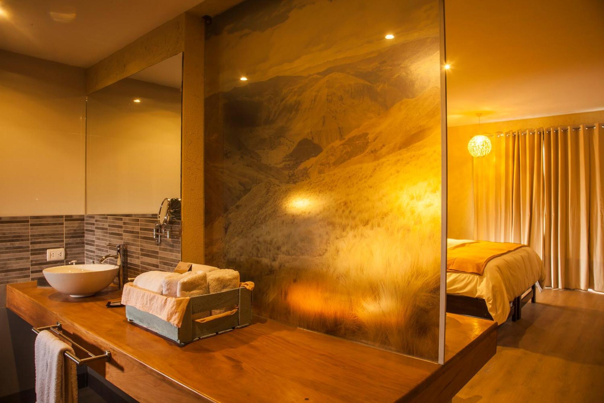 Lodge By Mountain Of Peru
